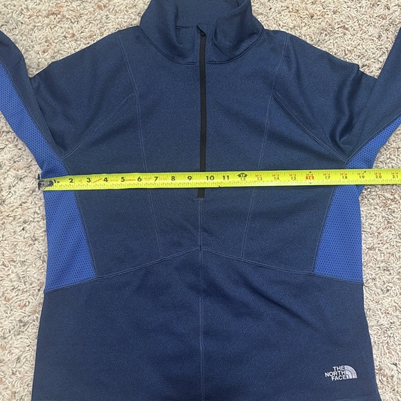 The North Face Athletic Quarter Zip Size Medium - Picture 4 of 9